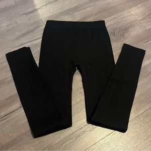 Time and Tru Knit Leggings • Women’s M (8-10) • Black (Vertical Knit Pattern)